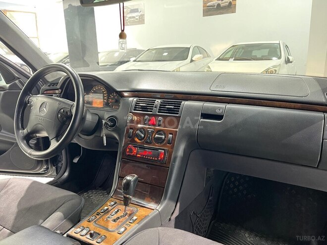 Mercedes E 240 1999, 365,000 km - 2.4 l - Sumqayıt