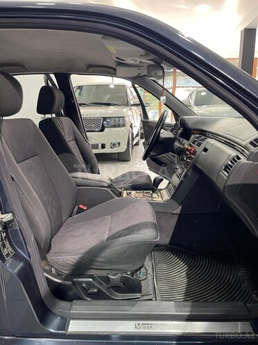 Mercedes E 240 1999, 365,000 km - 2.4 l - Sumqayıt