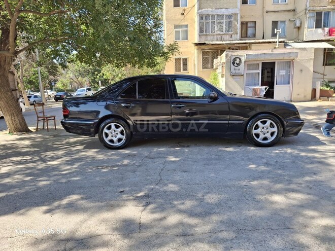 Mercedes E 270 2001, 48,000 km - 2.7 l - Bakı