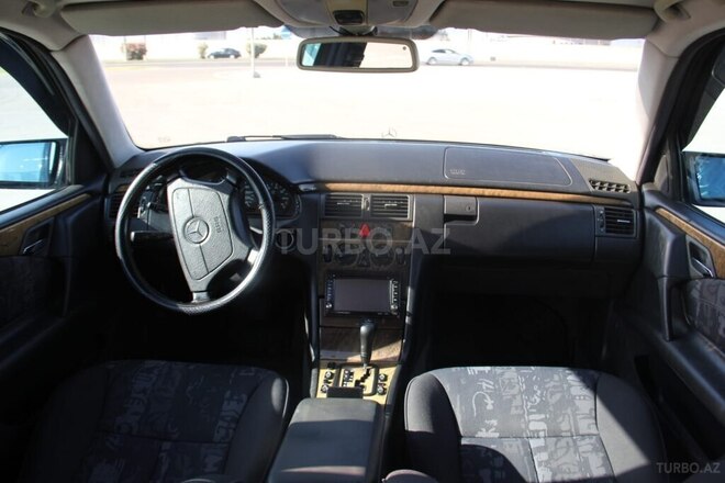 Mercedes E 240 1999, 403,000 km - 2.4 л - Bakı