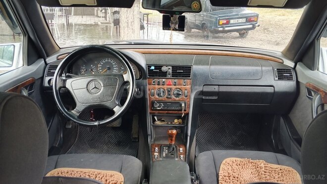 Mercedes C 280 1997, 300,035 km - 2.8 l - Qazax