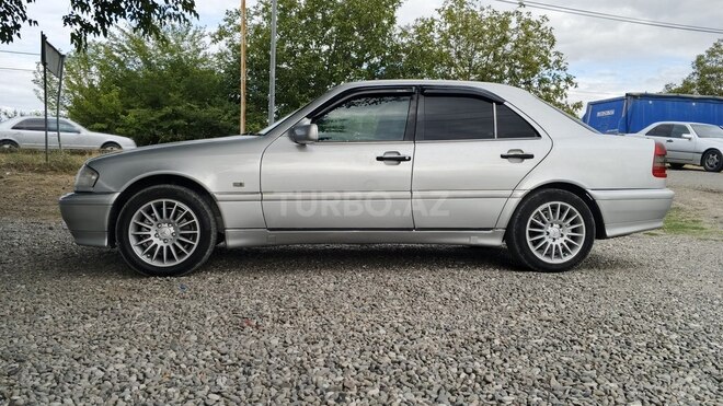 Mercedes C 280 1997, 300,035 km - 2.8 l - Qazax