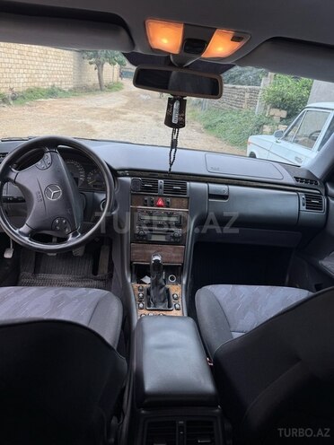 Mercedes E 200 2001, 215,000 km - 2.0 л - Lənkəran