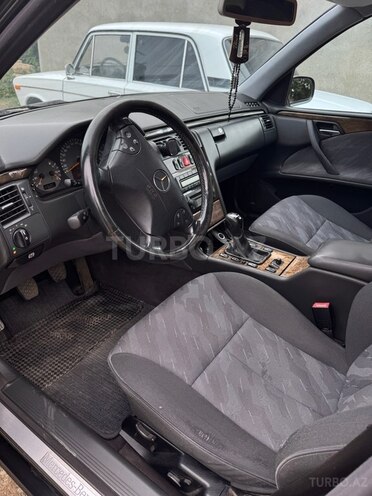 Mercedes E 200 2001, 215,000 km - 2.0 л - Lənkəran