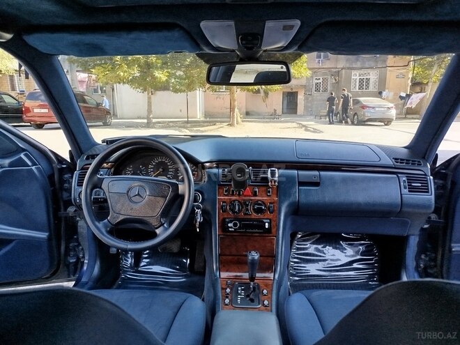 Mercedes E 240 1997, 355,000 km - 2.4 l - Sumqayıt