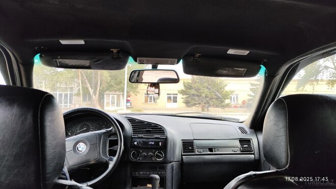 BMW 320 1995, 400,000 km - 2.0 l - Salyan