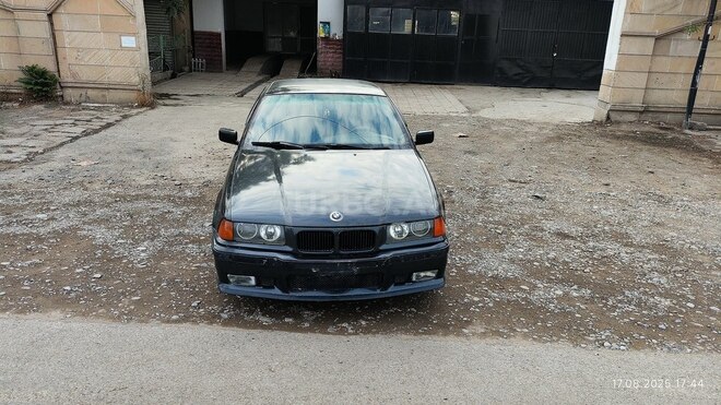 BMW 320 1995, 400,000 km - 2.0 l - Salyan