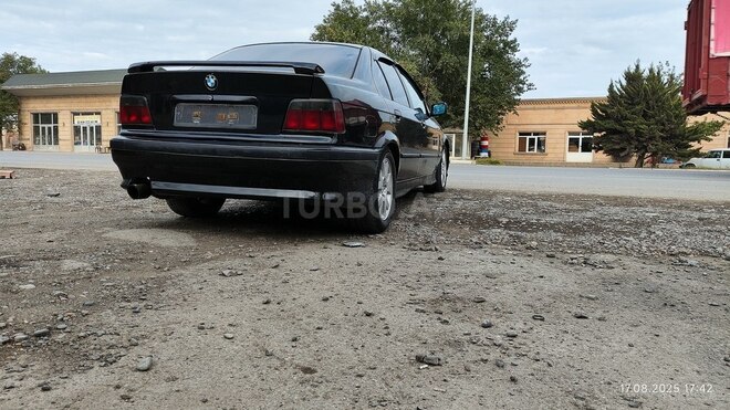 BMW 320 1995, 400,000 km - 2.0 l - Salyan