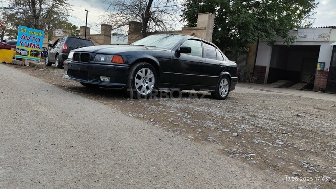 BMW 320 1995, 400,000 km - 2.0 l - Salyan