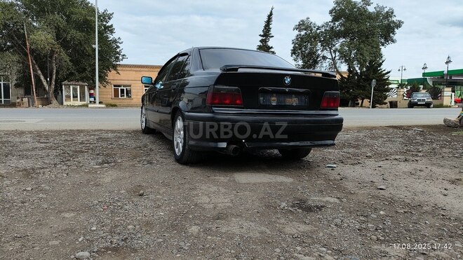 BMW 320 1995, 400,000 km - 2.0 l - Salyan