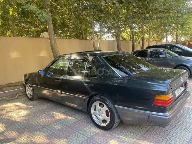 Mercedes E 220 1993, 296,587 km - 2.2 l - Bakı