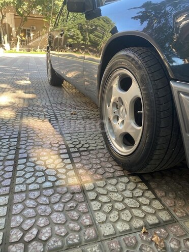 Mercedes E 220 1993, 296,587 km - 2.2 l - Bakı
