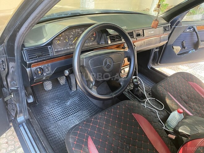 Mercedes E 220 1993, 296,587 km - 2.2 l - Bakı