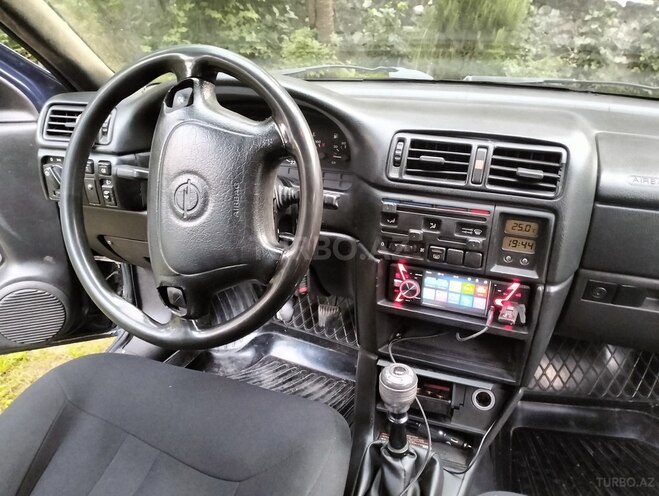 Opel Vectra 1994, 555,545 km - 2.0 l - Qax