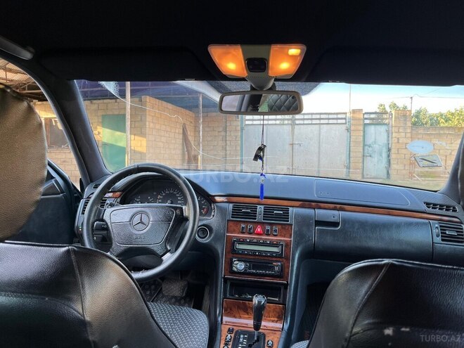 Mercedes E 240 1997, 308,411 km - 2.4 l - Sabirabad