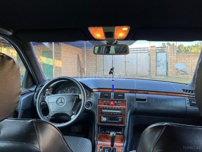 Mercedes E 240 1997, 308,411 km - 2.4 l - Sabirabad