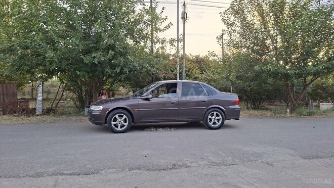 Opel Vectra 1996, 330,000 km - 1.6 l - Ağstafa