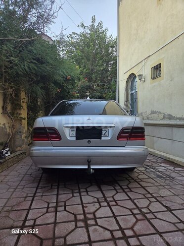 Mercedes E 220 2001, 440,000 km - 2.2 l - Bakı