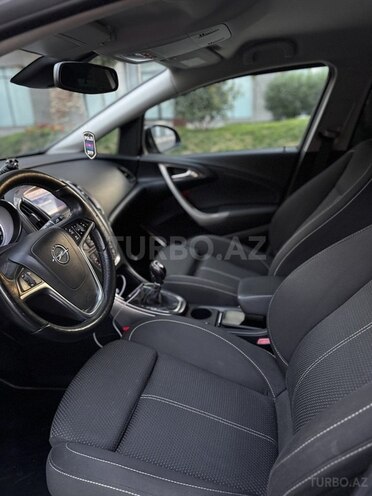 Opel Astra 2011, 220,000 km - 1.4 l - Bakı