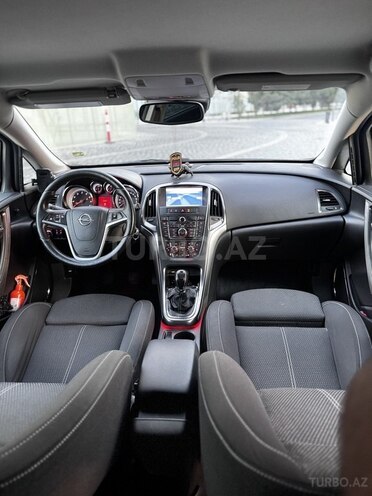 Opel Astra 2011, 220,000 km - 1.4 l - Bakı