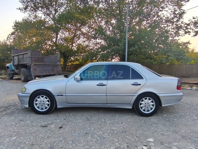 Mercedes C 200 2000, 370,000 km - 2.0 l - Salyan
