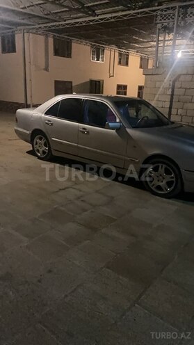 Mercedes E 240 1998, 444,455 km - 2.4 l - Salyan