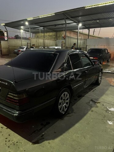 Mercedes E 220 1993, 391,427 km - 2.2 л - Xudat