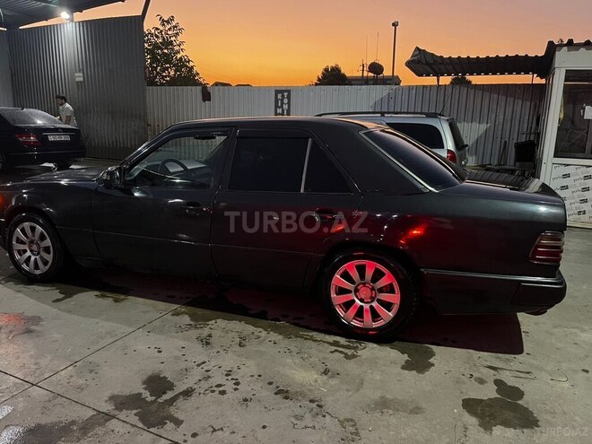Mercedes E 220 1993, 391,427 km - 2.2 л - Xudat