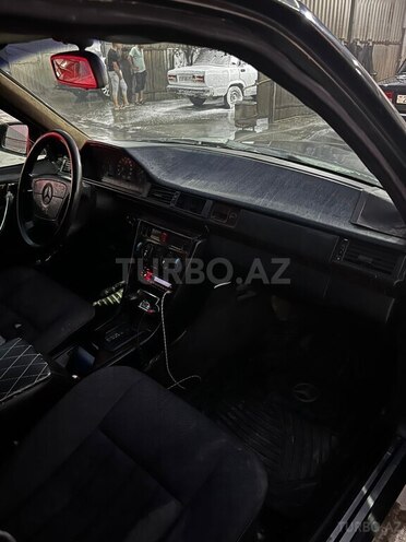 Mercedes E 220 1993, 391,427 km - 2.2 л - Xudat