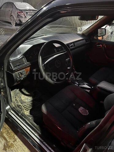 Mercedes E 220 1993, 391,427 km - 2.2 л - Xudat