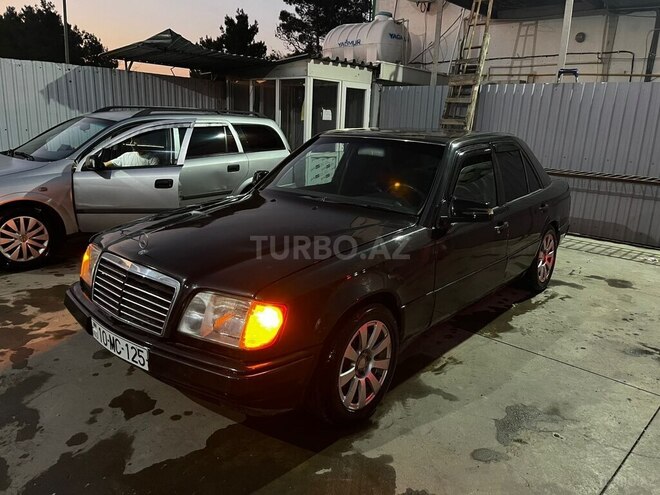 Mercedes E 220 1993, 391,427 km - 2.2 л - Xudat