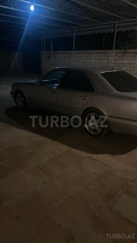 Mercedes E 240 1998, 444,455 km - 2.4 l - Salyan