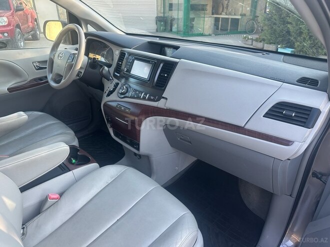 Toyota Sienna 2014, 126,000 km - 3.5 l - Bakı