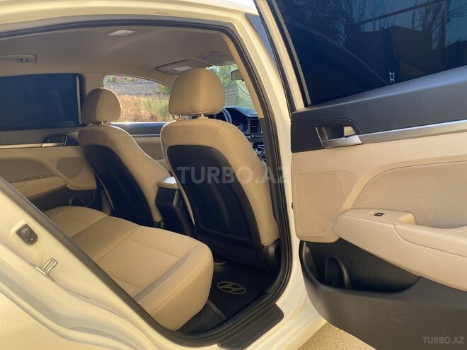 Hyundai Elantra 2018, 136,800 km - 2.0 l - Bakı