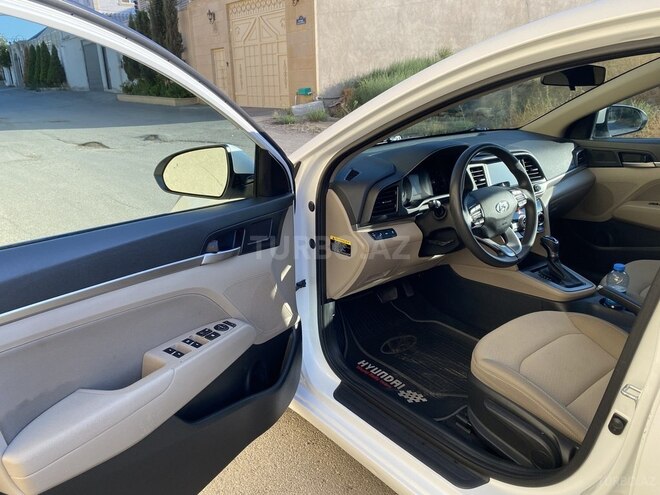 Hyundai Elantra 2018, 136,800 km - 2.0 l - Bakı