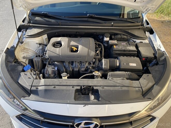 Hyundai Elantra 2018, 136,800 km - 2.0 l - Bakı