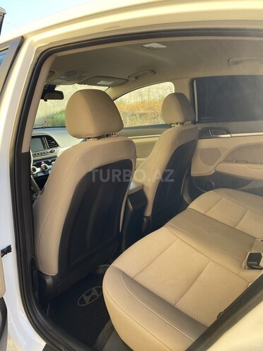 Hyundai Elantra 2018, 136,800 km - 2.0 l - Bakı