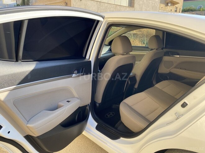 Hyundai Elantra 2018, 136,800 km - 2.0 l - Bakı