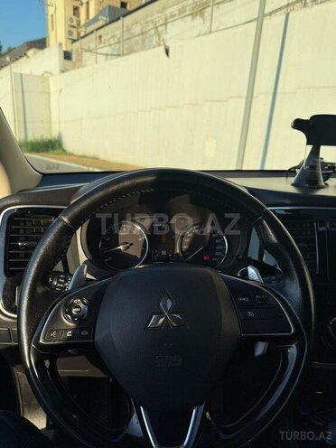 Mitsubishi Outlander 2016, 170,000 km - 2.4 l - Bakı