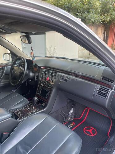 Mercedes E 220 2001, 356,875 km - 2.2 l - Bakı