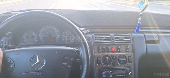 Mercedes E 270 1999, 431,000 km - 2.7 l - Bakı