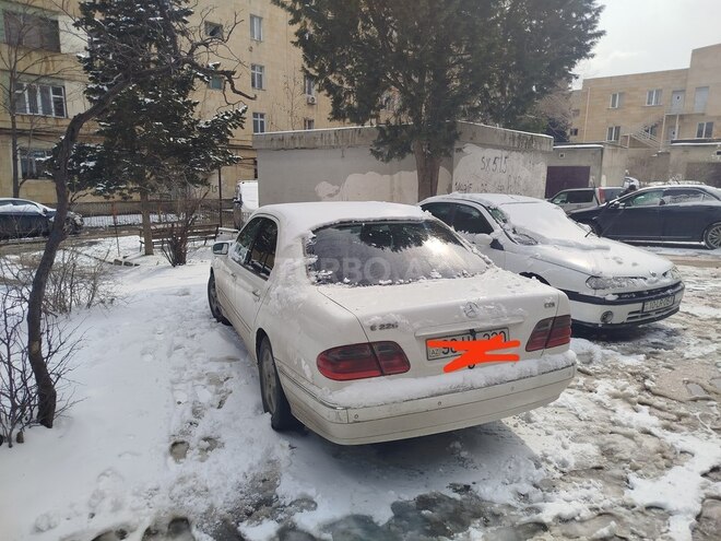 Mercedes E 220 2000, 371,000 km - 2.2 л - Bakı