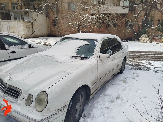 Mercedes E 220 2000, 371,000 km - 2.2 л - Bakı