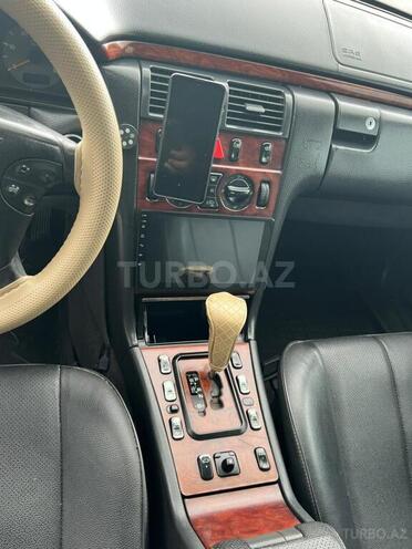 Mercedes E 220 2001, 597,000 km - 2.2 l - Bakı