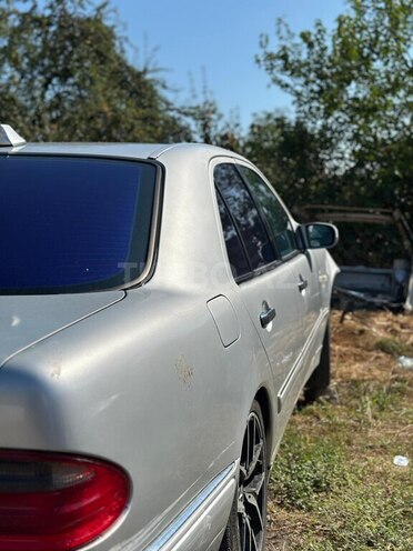 Mercedes E 280 1998, 255,000 km - 2.8 l - Quba