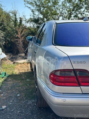 Mercedes E 280 1998, 255,000 km - 2.8 l - Quba