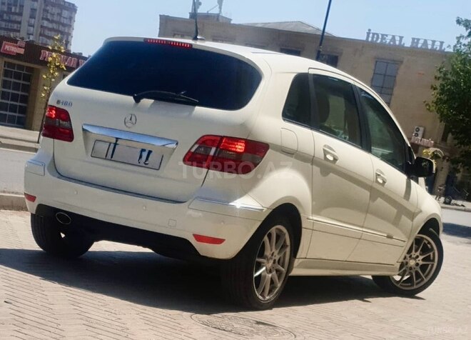 Mercedes B 180 2011, 103,356 km - 1.7 l - Bakı