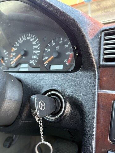 Mercedes C 240 2000, 184,000 km - 2.6 л - Xaçmaz