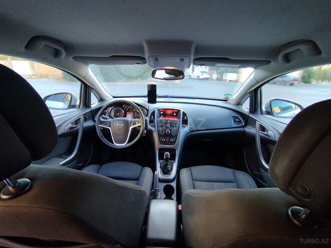 Opel Astra 2014, 272,300 km - 1.4 l - Bakı