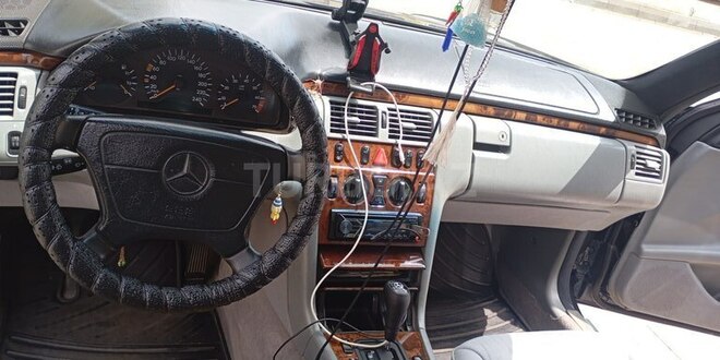 Mercedes E 240 1998, 262,191 km - 2.4 l - Cəlilabad